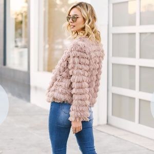 🆕🆕🆕 NWOT Faux fur jacket